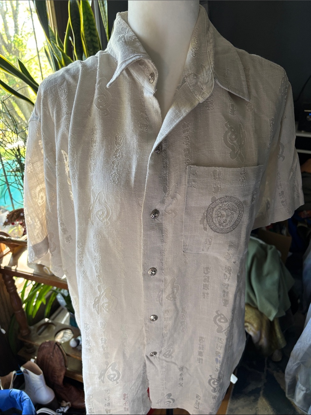 Vintage Y2K Versace Light Gray Short-Sleeve Button-Up Shirt with Tonal Jacquard